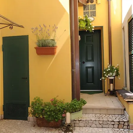 Aurora Domus D'a-mare Guest house
