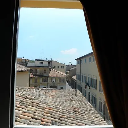 Aurora Domus D'a-mare * بيزارو